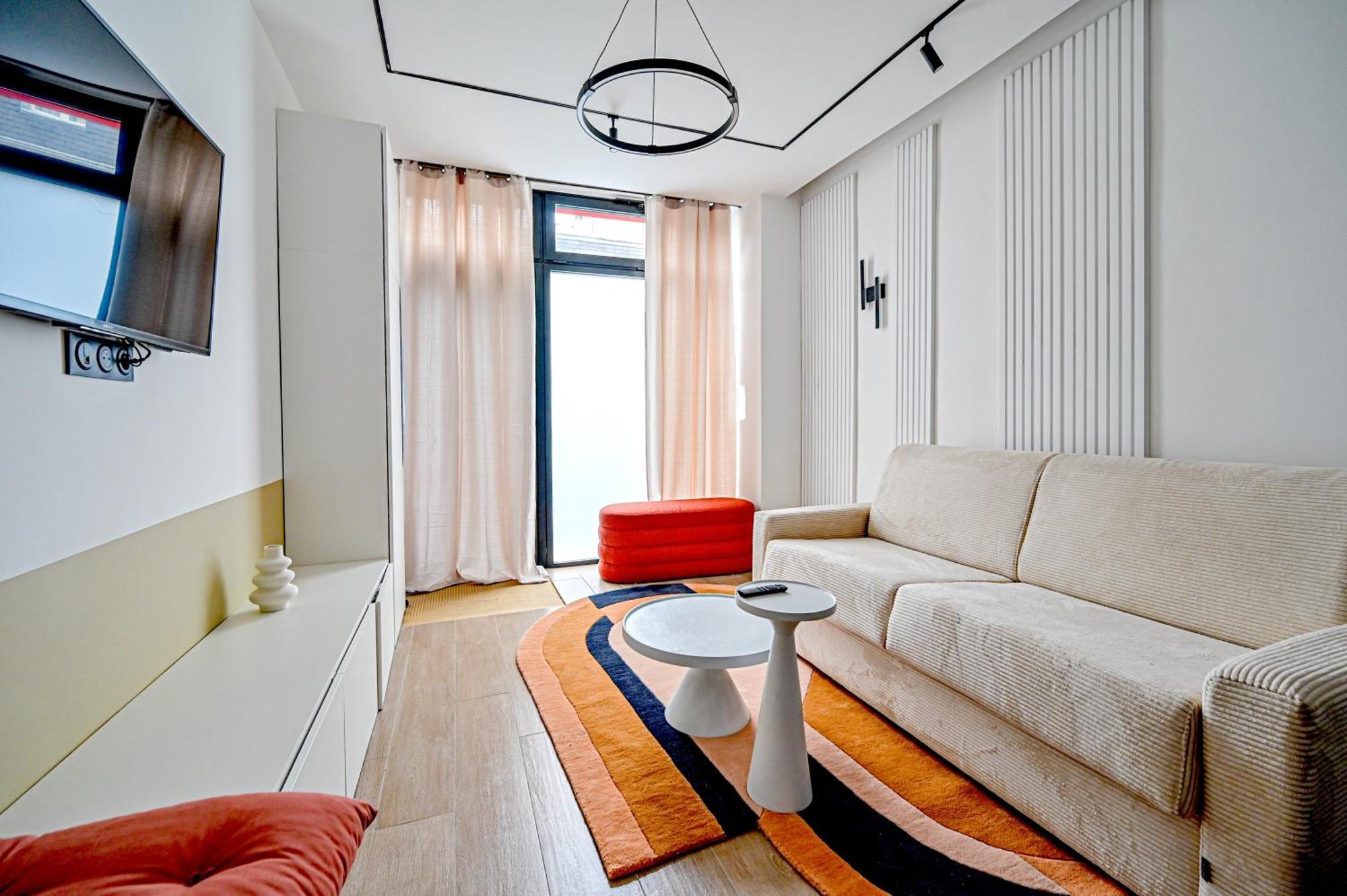 Relax In A Stylish Flat In Montmartre Apartment Paris Bagian luar foto